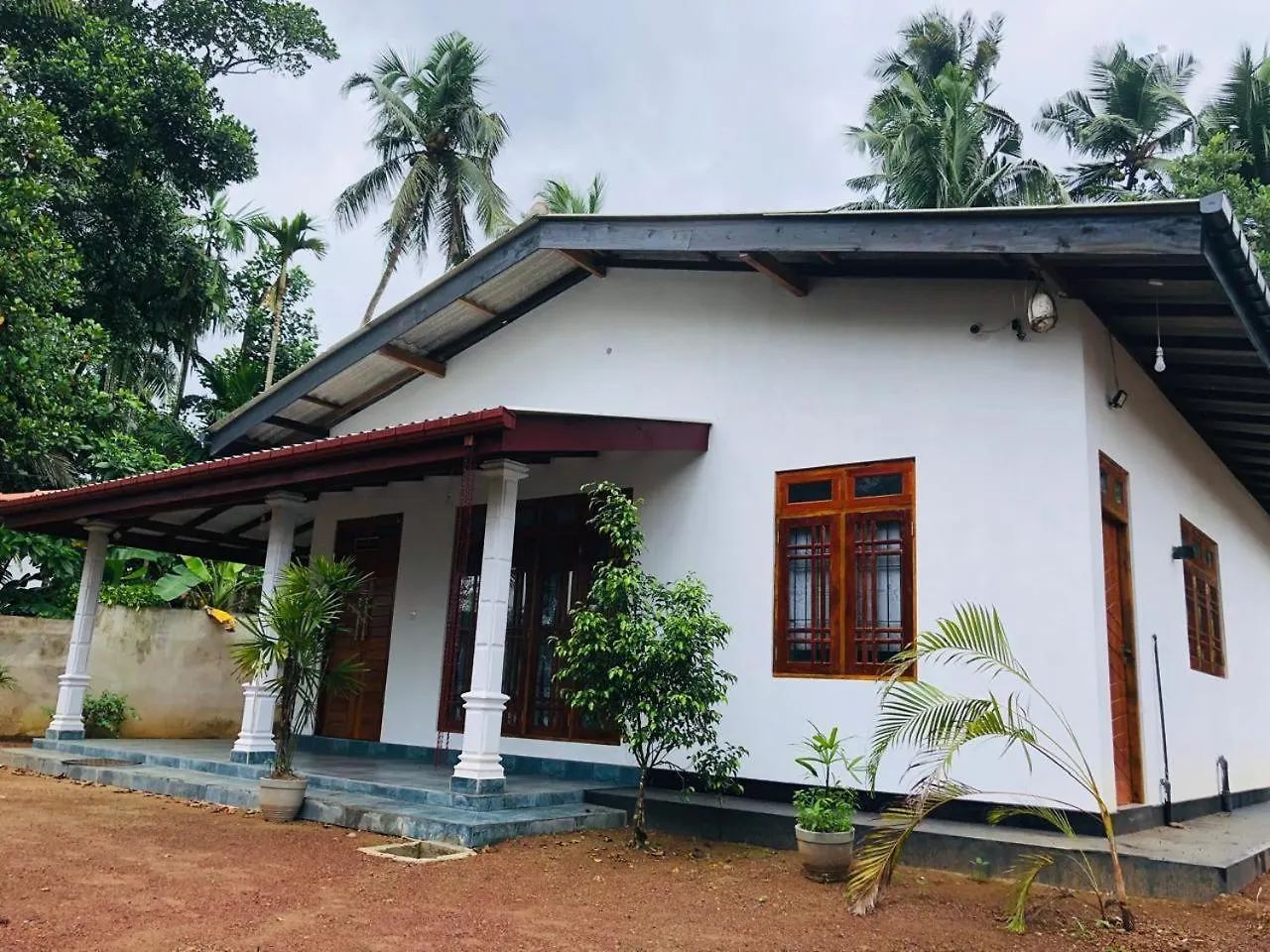 Apartment 2 Bedroom Holiday Home Ragama