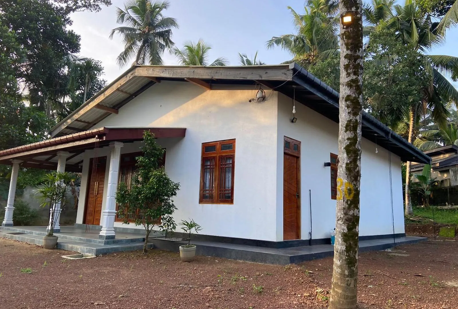 Apartment 2 Bedroom Holiday Home Ragama